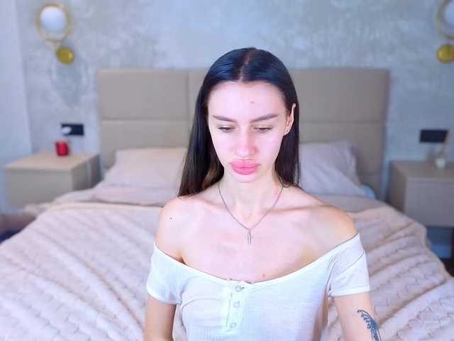 SnowWhiteee live cam on BongaCams