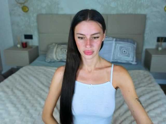 SnowWhiteee live cam on BongaCams