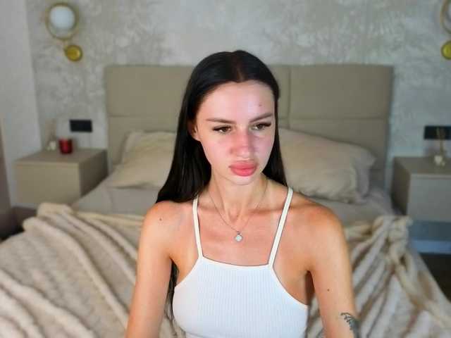 SnowWhiteee Live Cam on BongaCams