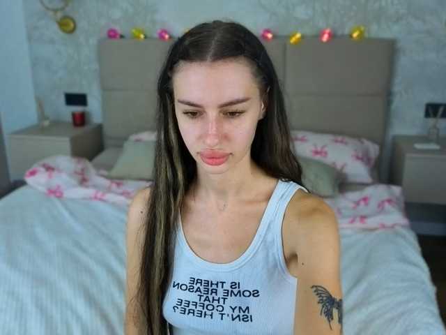 SnowWhiteee live cam on BongaCams