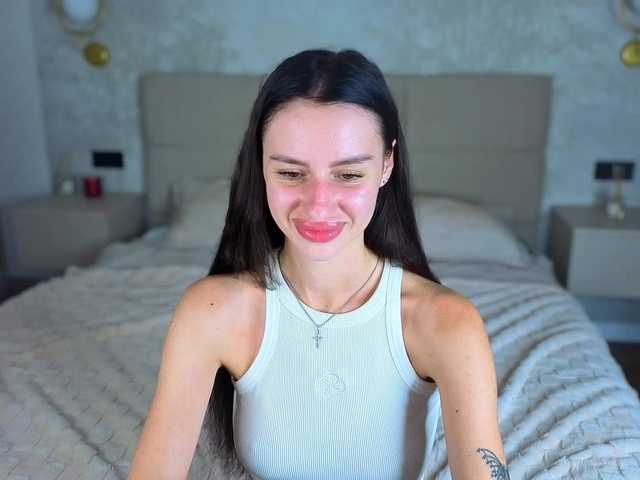 SnowWhiteee live cam on BongaCams