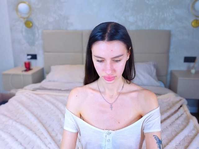 SnowWhiteee live cam on BongaCams