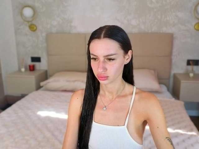 SnowWhiteee live cam on BongaCams