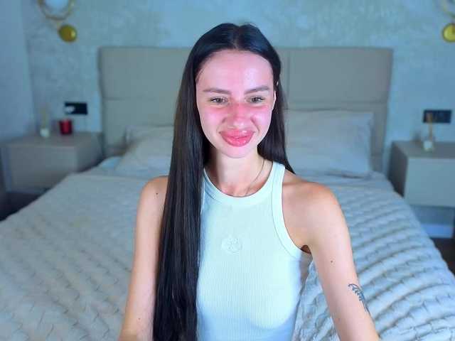 SnowWhiteee live cam on BongaCams
