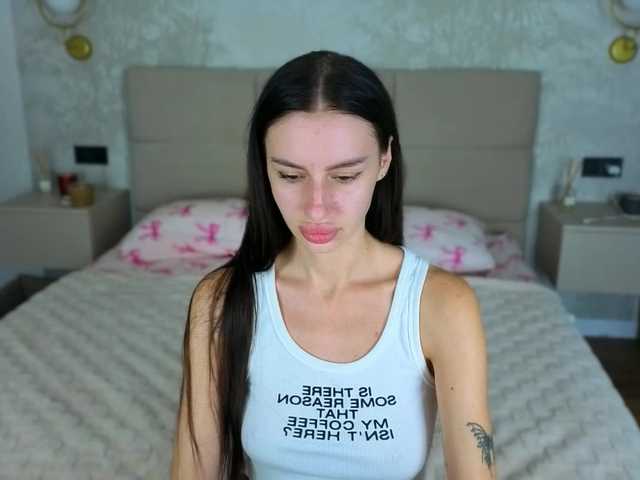 SnowWhiteee live cam on BongaCams