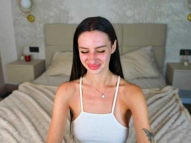 SnowWhiteee live cam on BongaCams