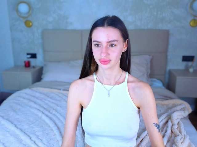 SnowWhiteee live cam on BongaCams