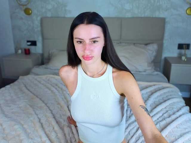 SnowWhiteee live cam on BongaCams