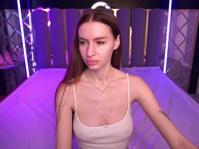 SnowWhiteee live cam