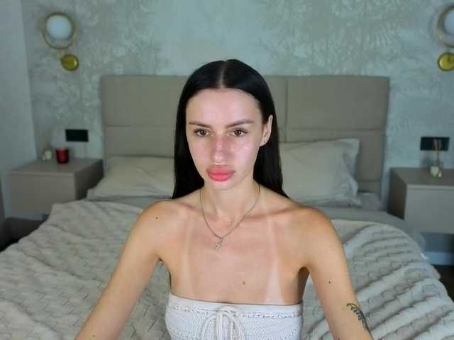 SnowWhiteee live cam on BongaCams