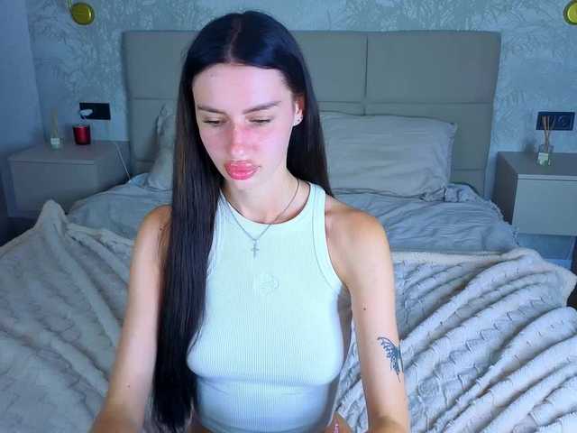 SnowWhiteee live cam on BongaCams