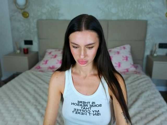 SnowWhiteee live cam on BongaCams