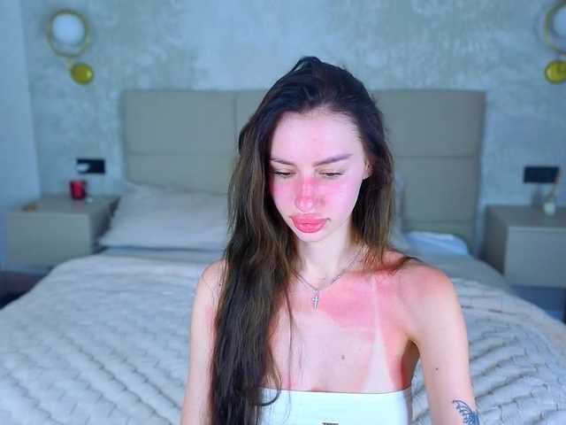 SnowWhiteee live cam on BongaCams