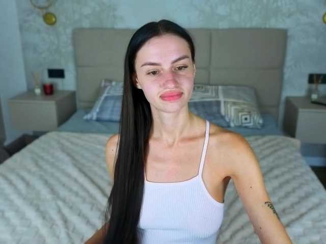 SnowWhiteee live cam on BongaCams
