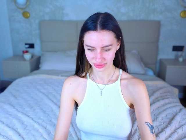 SnowWhiteee live cam on BongaCams