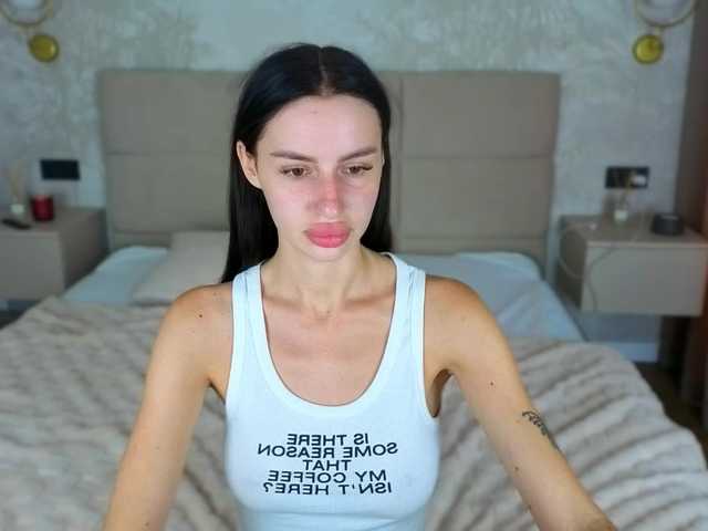SnowWhiteee live cam on BongaCams