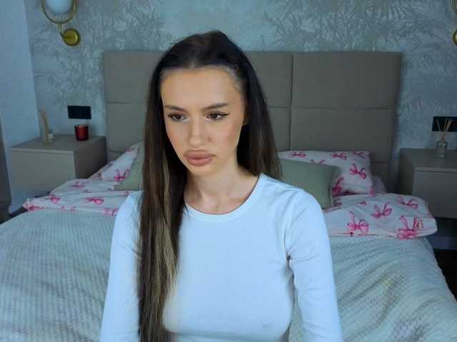 SnowWhiteee live cam preview