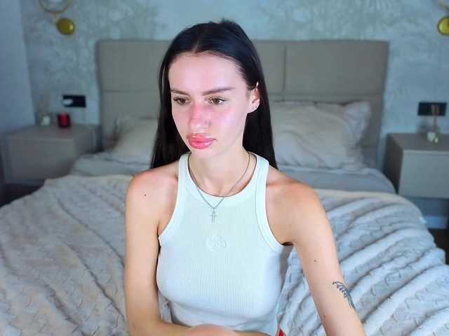SnowWhiteee live cam on BongaCams