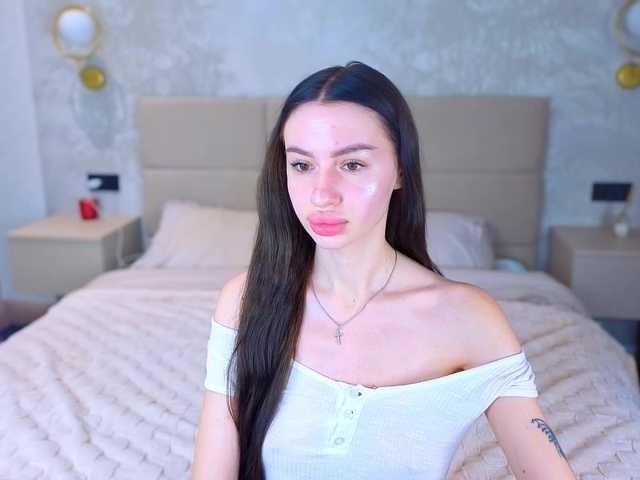 SnowWhiteee live cam on BongaCams
