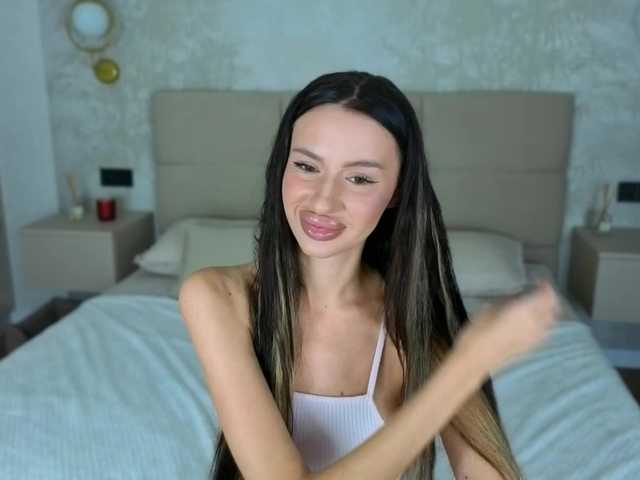 SnowWhiteee live cam