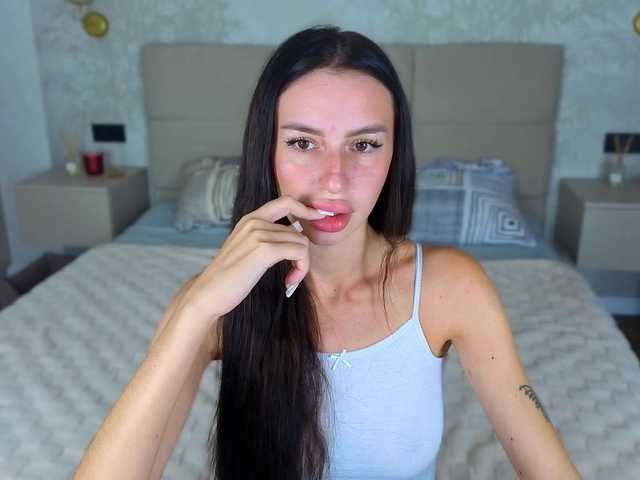 SnowWhiteee live cam on BongaCams