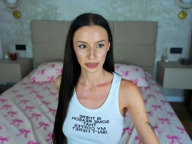 SnowWhiteee live cam on BongaCams
