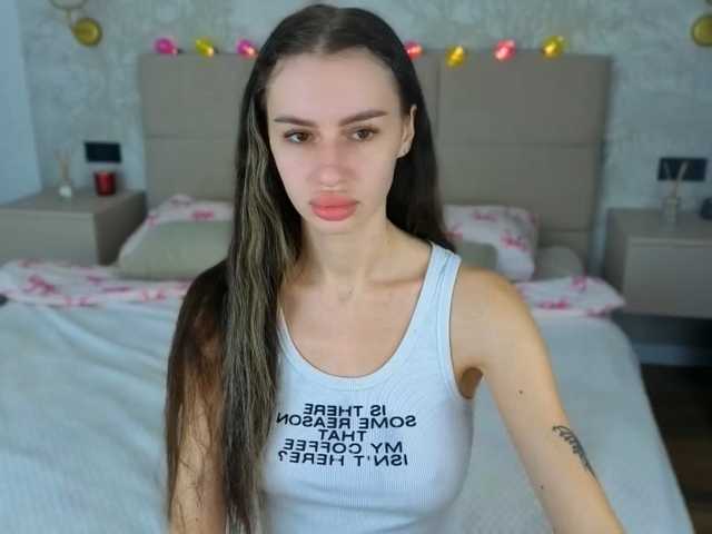 SnowWhiteee live cam on BongaCams