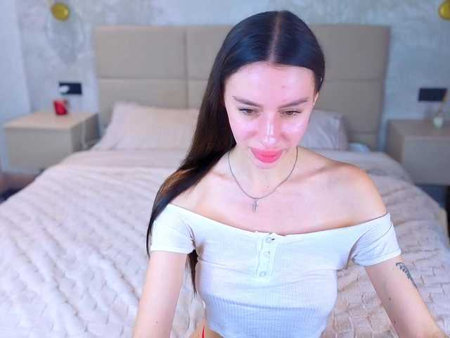 SnowWhiteee live cam on BongaCams