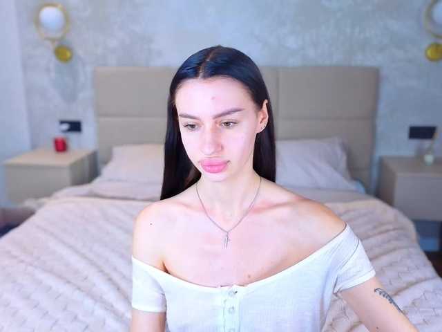 SnowWhiteee live cam on BongaCams