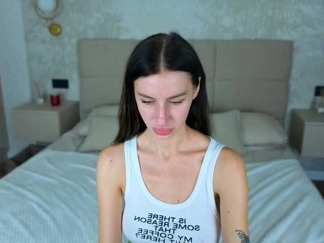 SnowWhiteee live cam on BongaCams