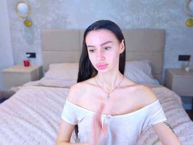 SnowWhiteee live cam on BongaCams