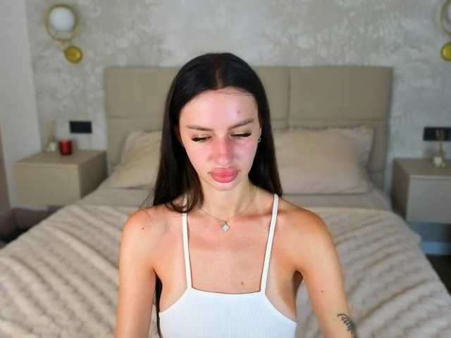 SnowWhiteee live cam on BongaCams