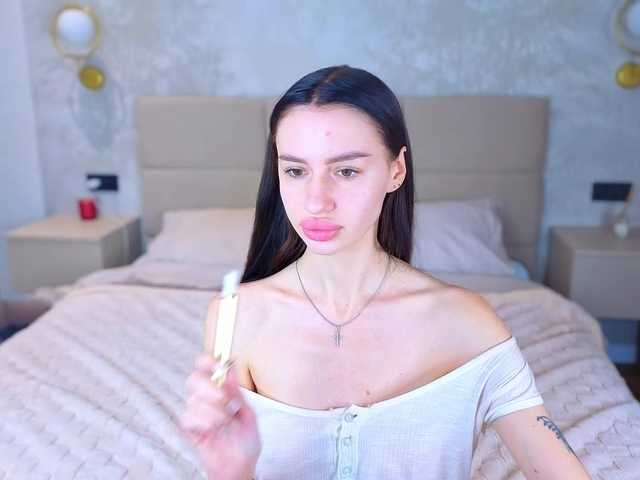 SnowWhiteee live cam on BongaCams