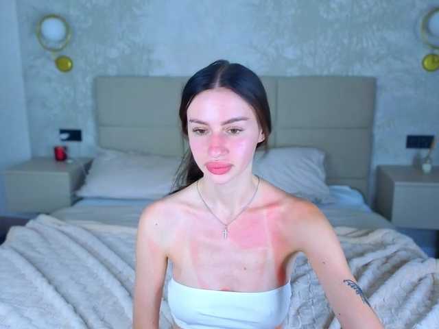 SnowWhiteee live cam on BongaCams