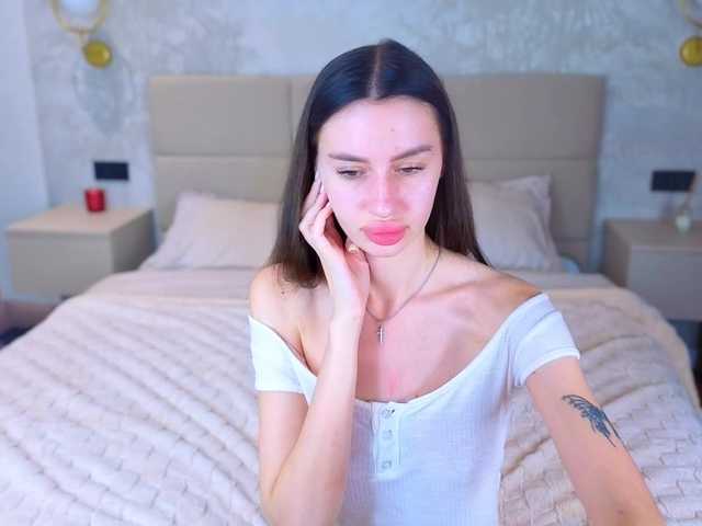 SnowWhiteee live cam on BongaCams