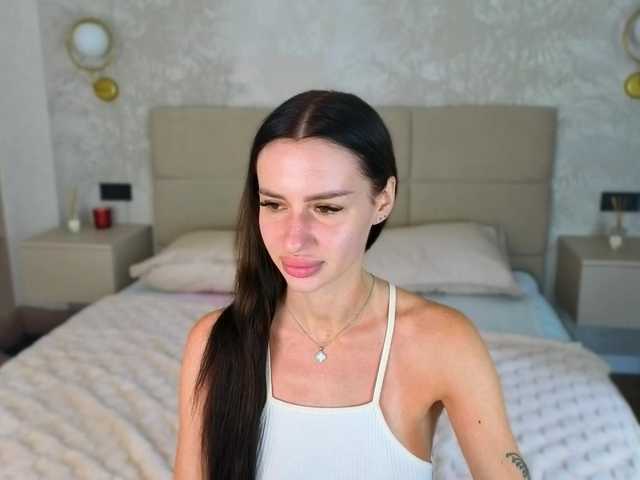 SnowWhiteee live cam on BongaCams