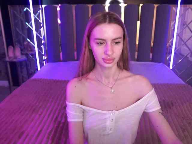 SnowWhiteee webcam