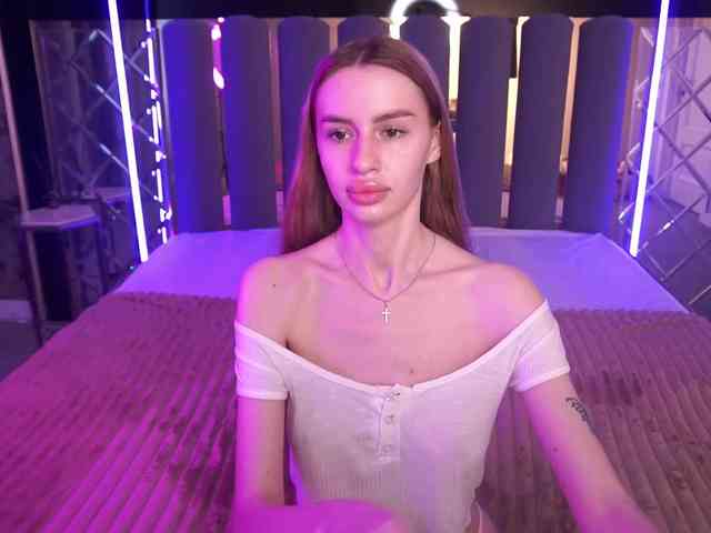 SnowWhiteee webcam