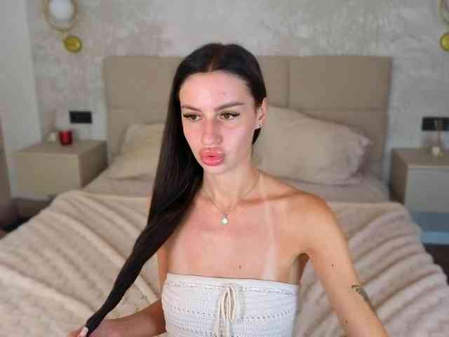 SnowWhiteee webcam
