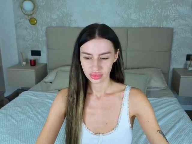 SnowWhiteee webcam
