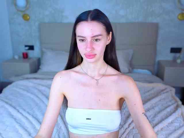 SnowWhiteee webcam