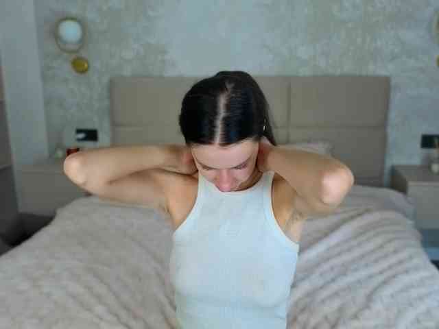 SnowWhiteee webcam