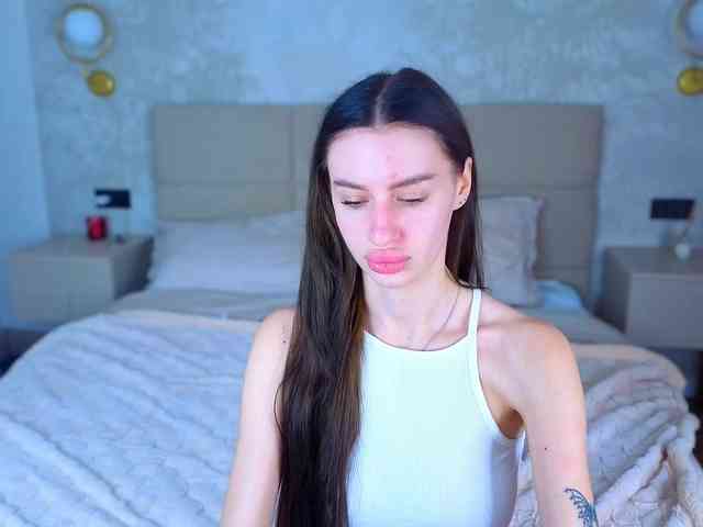 SnowWhiteee webcam