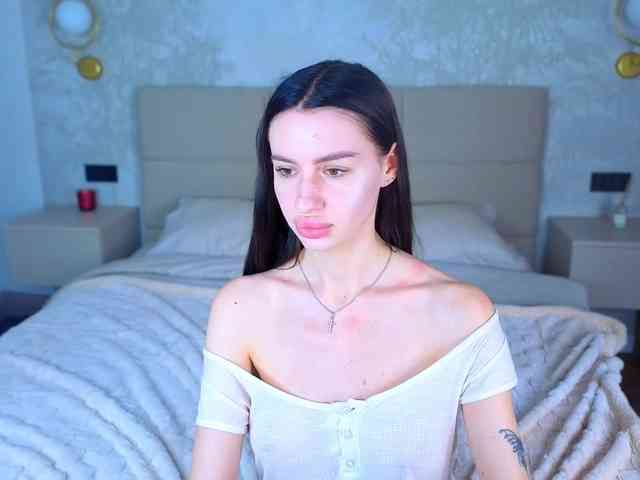 SnowWhiteee webcam