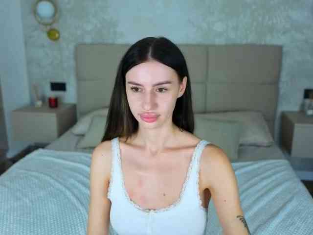 SnowWhiteee webcam