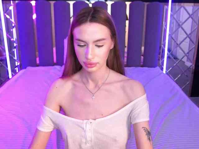 SnowWhiteee webcam