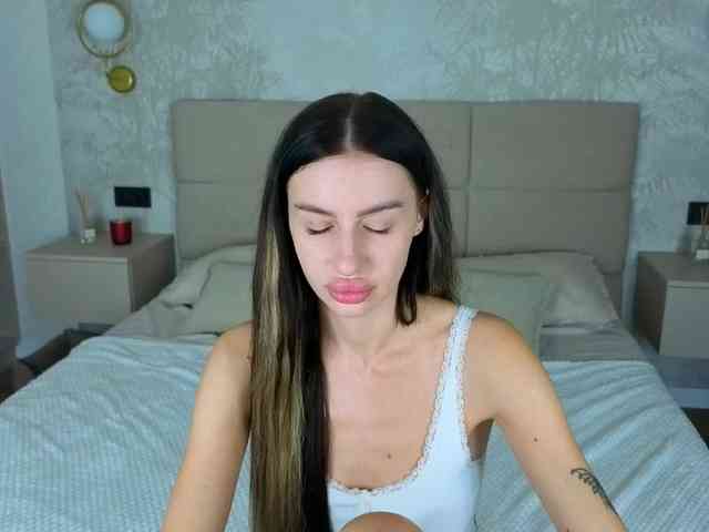 SnowWhiteee webcam