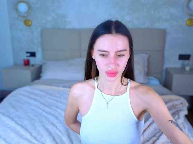 SnowWhiteee webcam