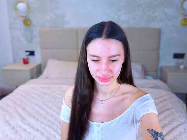 SnowWhiteee webcam
