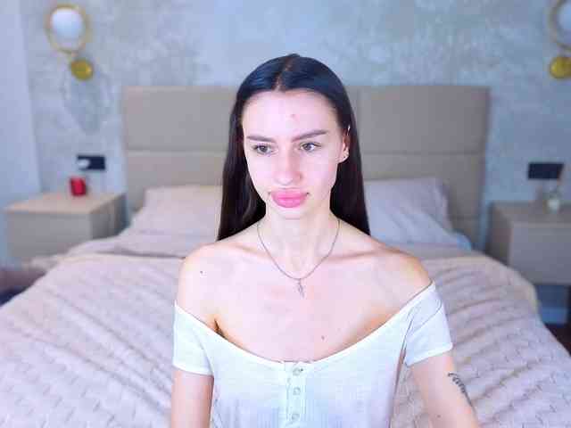 SnowWhiteee webcam